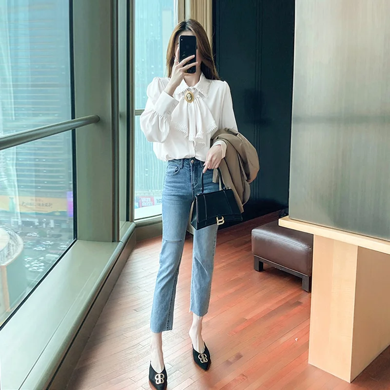 

Women Bow Shirt Spring Autumn French Retro Palace Style Temperament Ladies Sweet Bowknot Tie Flared Sleeve Basic Office Blouse