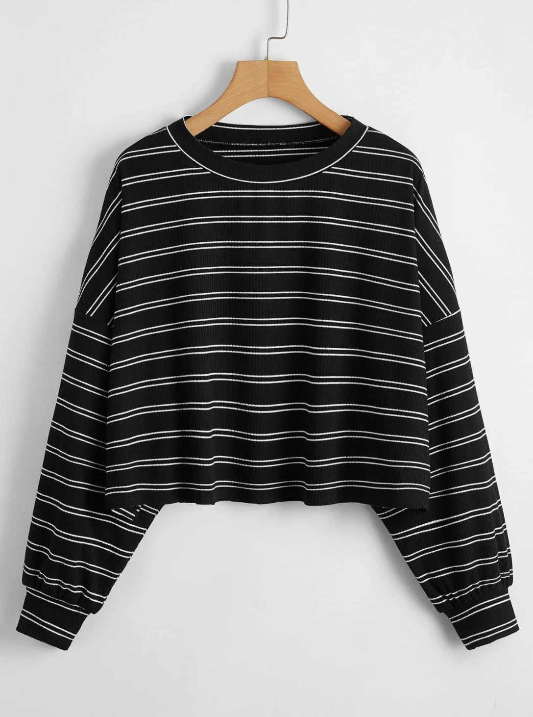 

Футболка в полоску с открытыми плечами