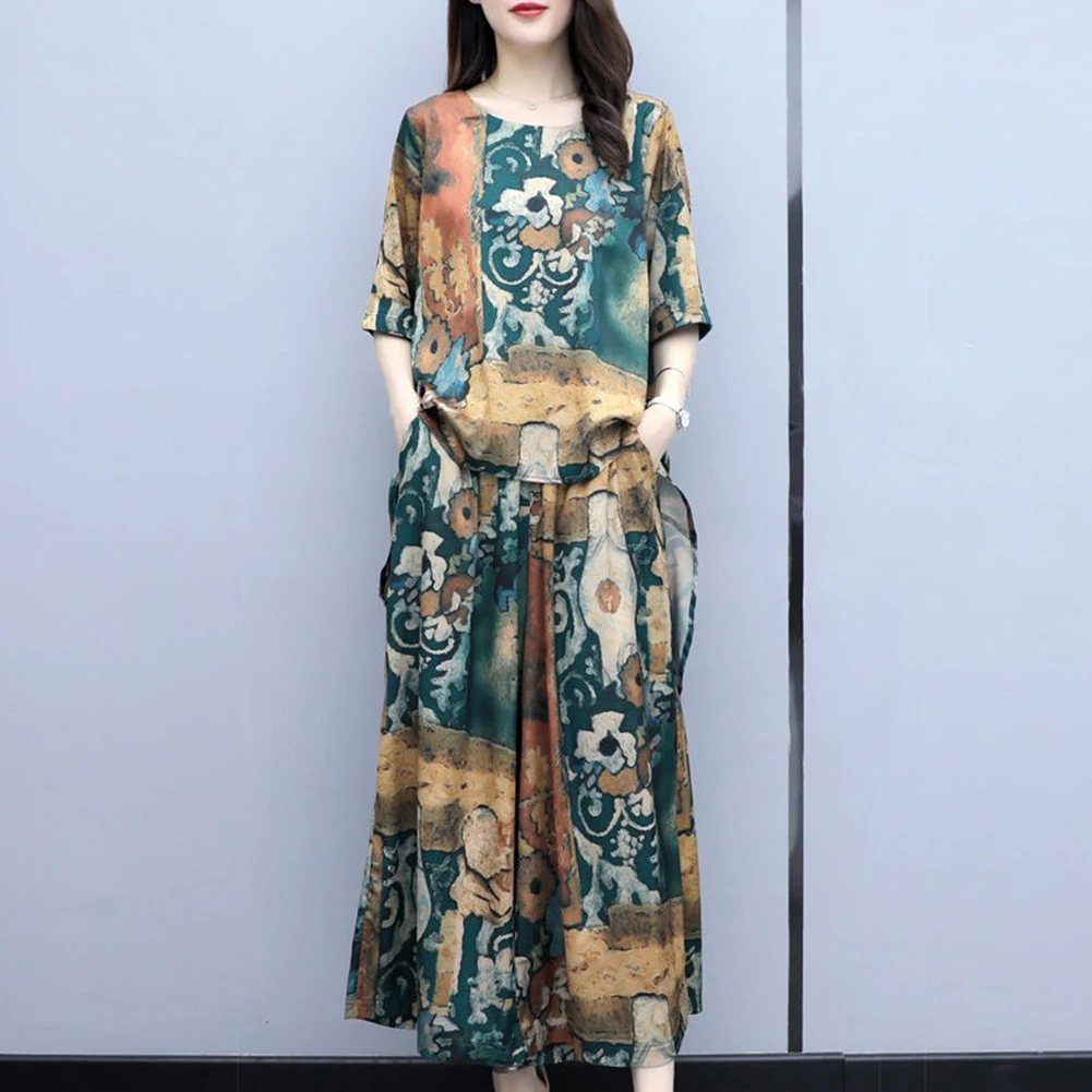 Комплект из футболки и широких брюк с цветочным принтом коротким рукавом круглым