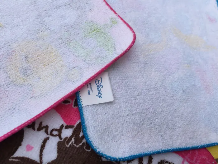 Маленькое квадратное полотенце Disney с мультяшным Микки Маусом детское слюнявчее