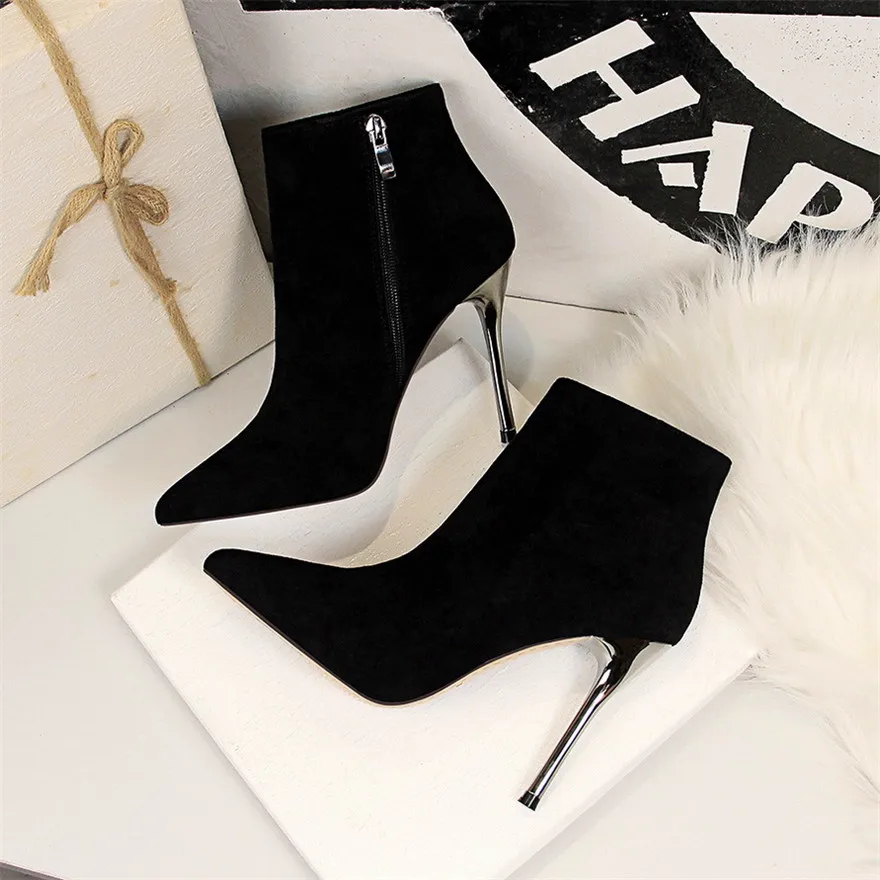 Зимние женские черные ботинки из флока Короткие с острым носком Женские на