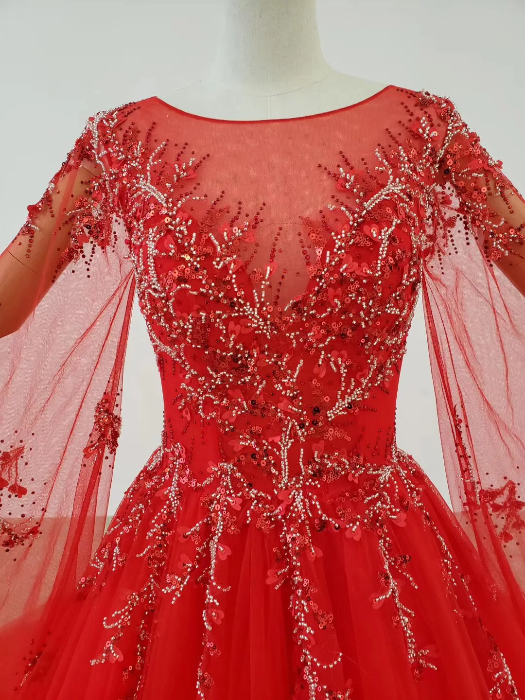 

Luxury African Red Sleeveless Wedding Dresses Ball Gown Crystals Beaded Lace Bridal Dresses 2020 Chapel Train Wedding Gowns