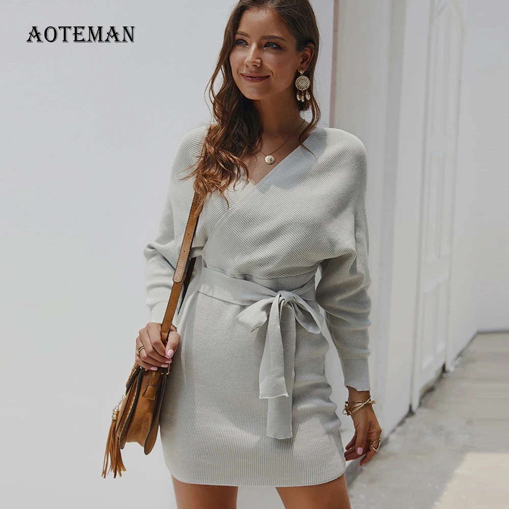 Женское трикотажное платье-свитшот повседневное однотонное облегающее