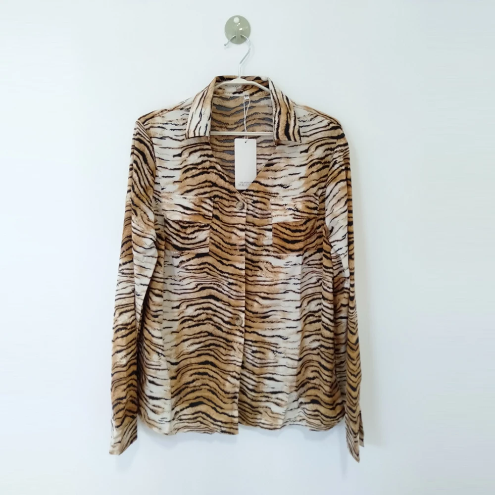 Женская Базовая Блузка с принтом тигра рубашка длинным рукавом и v-образным