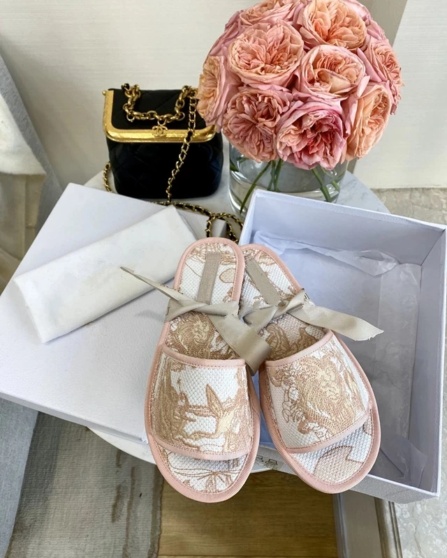 구매 자수 여성 슬리퍼 패션 혼합 색상 슬립 여성 플랫 슈즈 활주로 실내 야외 노새 파티 드레스 슈즈 구매 자수 여성 슬리퍼 패션 혼합 색상 슬립 여성 플랫 슈즈 활주로 실내 야외 노새 파티 드레스 슈즈