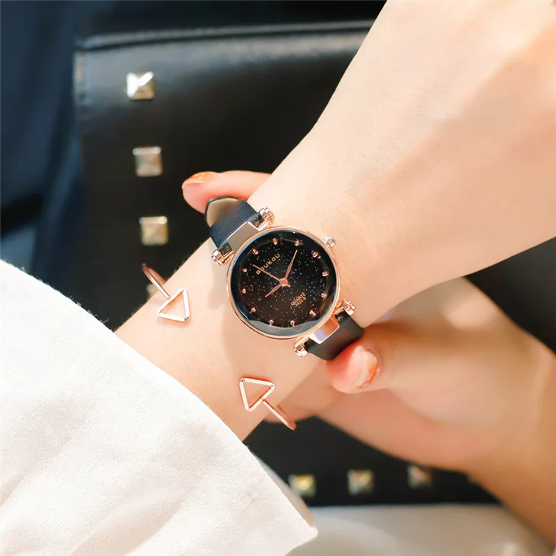 

Luxury Vogue Starry Sky Dial Women Watches Nice Qualities Design Ladies Quartz Wristwatches Simple Female Leather Clock W9829