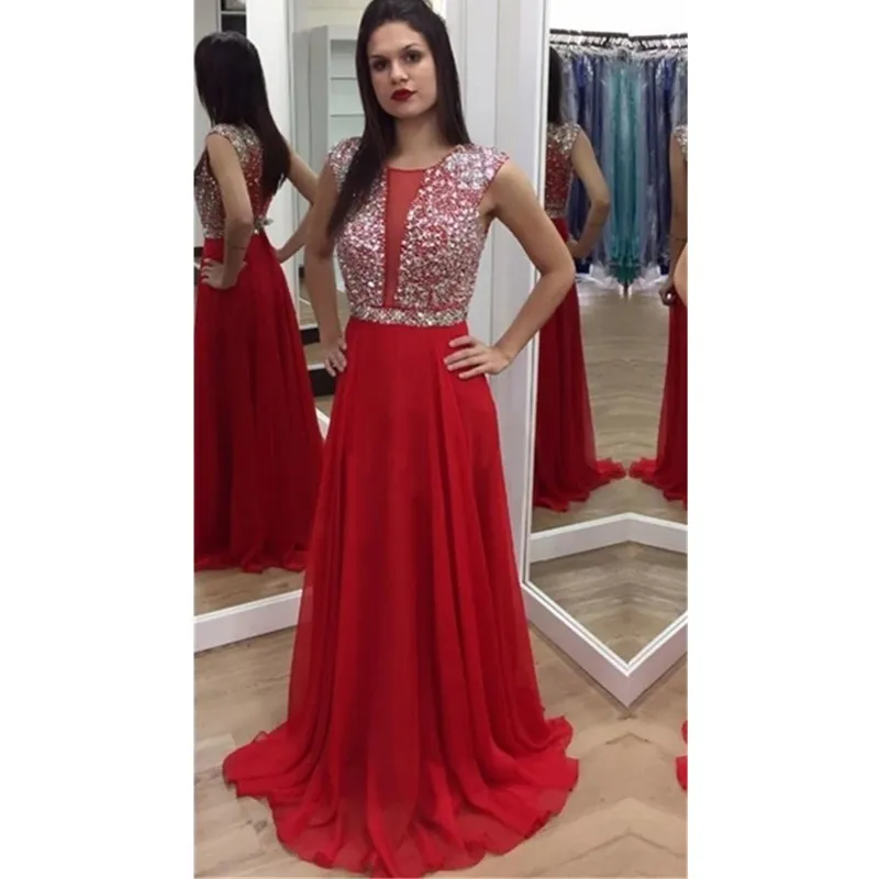 

Платья из тюля с кружевами и жемчугом