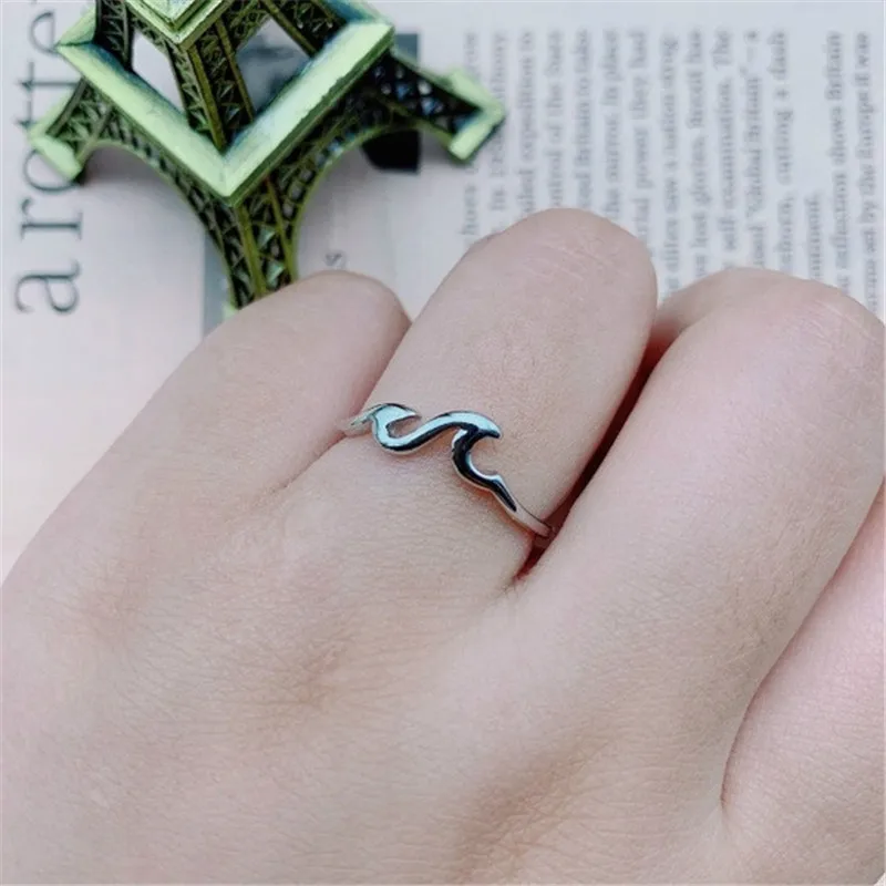 

2021 New Creative Silver Color Wave Ring Simple Flame Finger Rings for Women Fashion Jewelry Gift R211702