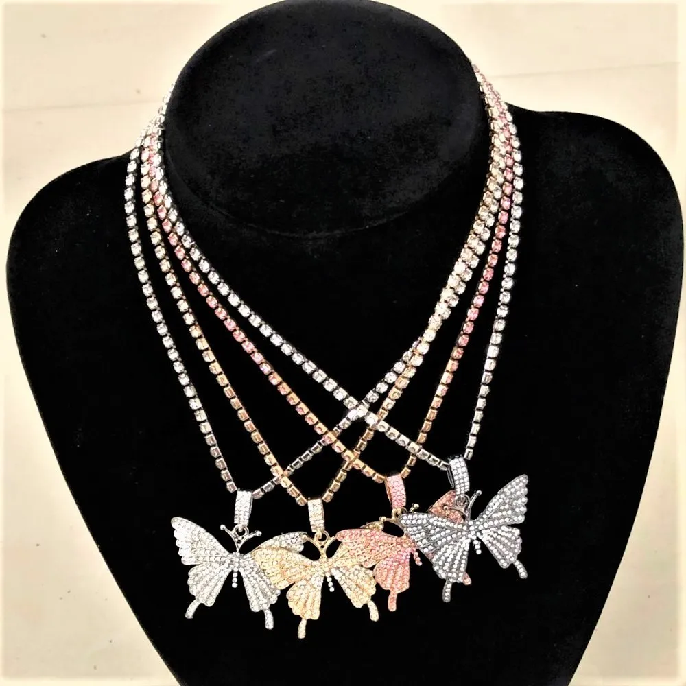 В богемном стиле розового и белого цвета с украшением в виде кристаллов большие