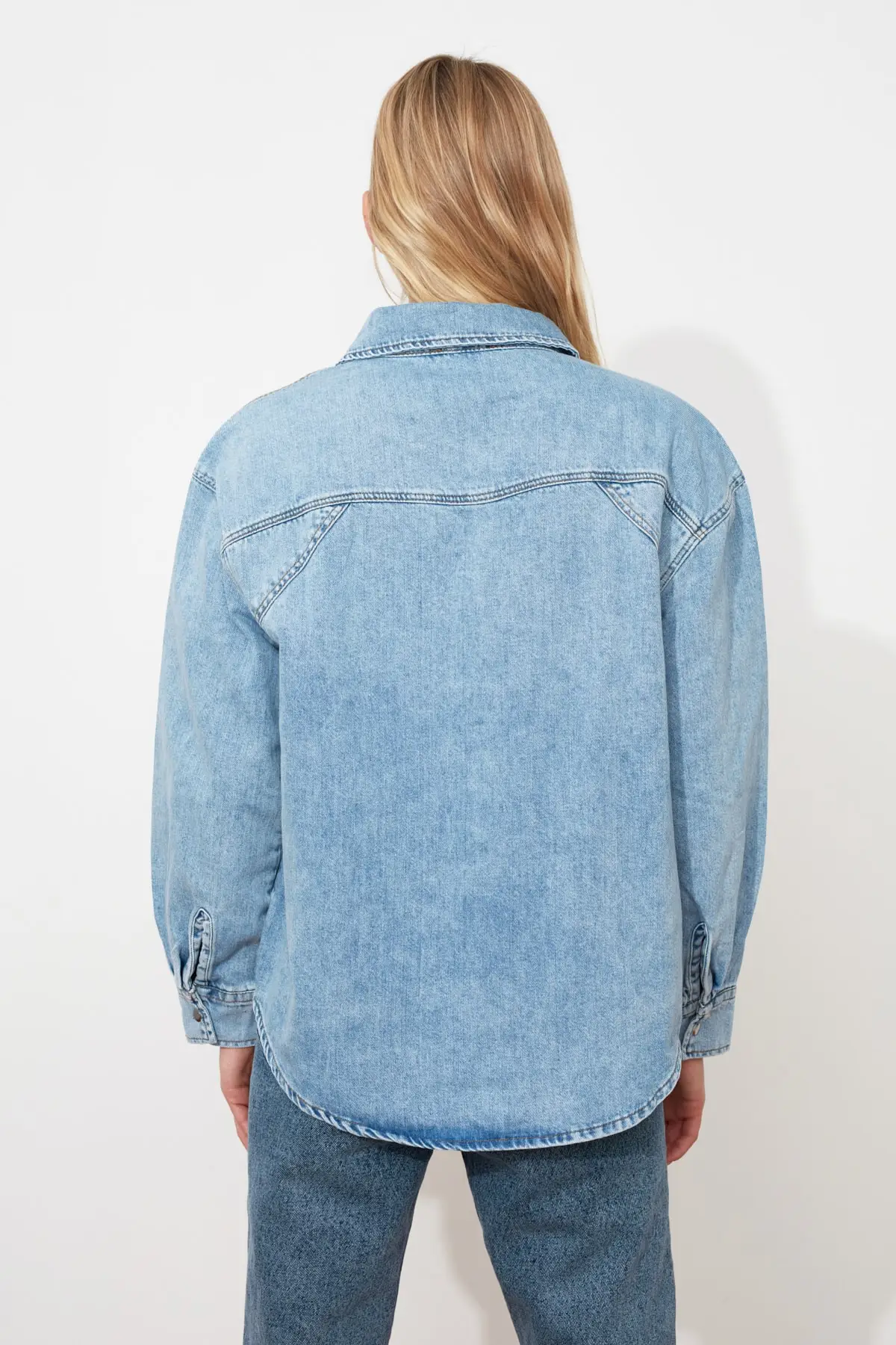

Trendyol Stitch Detailed Denim Shirt TWOSS21GO0633