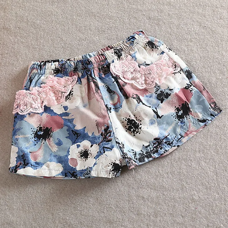 Детский шифоновый комплект из футболки на бретельках и шортов с цветочным