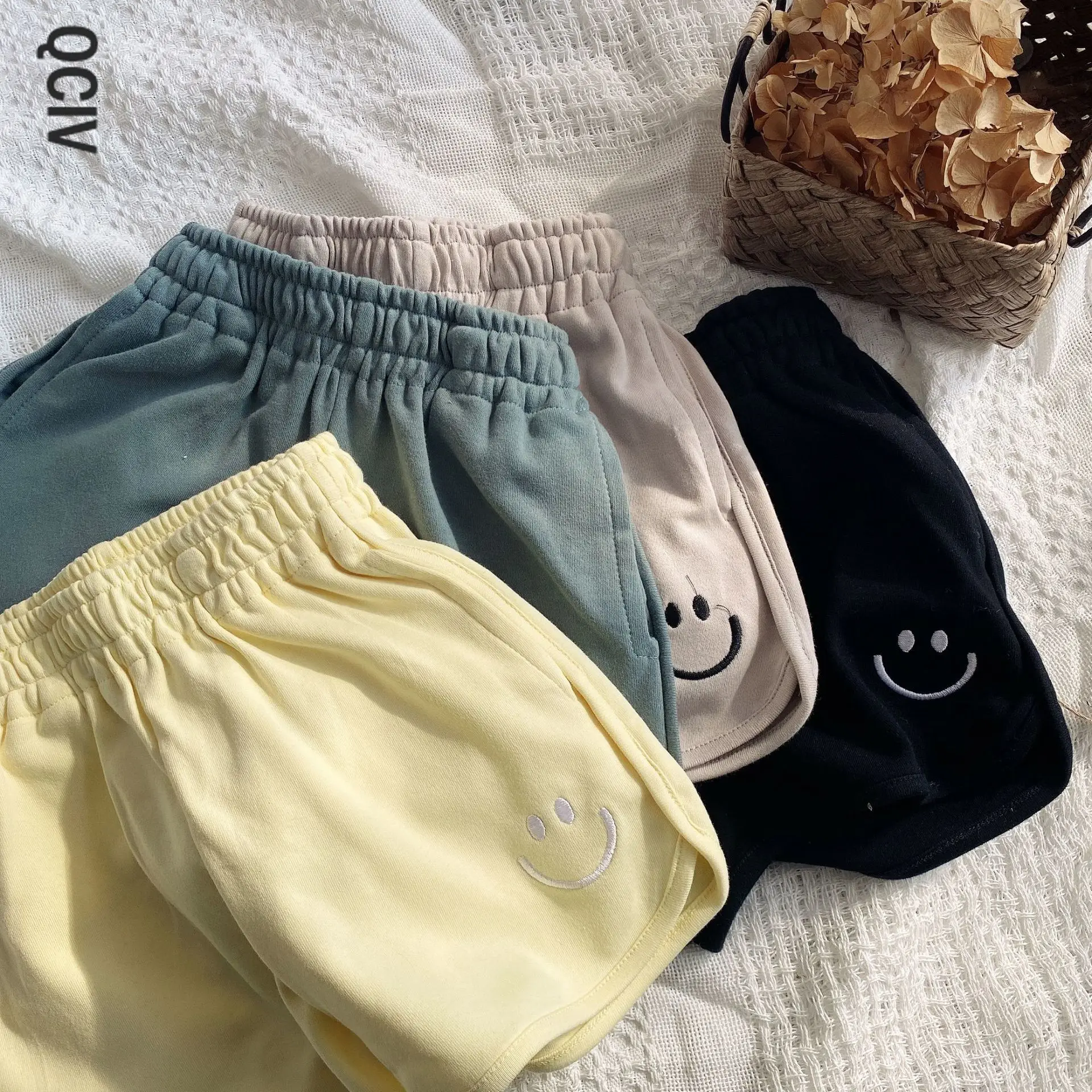 

Summer Baby Girls Boys Shorts 4 Color Cotton Children Beach Loose Shorts Casual Pants Comfortable Elastic Waist Smile Embroidery