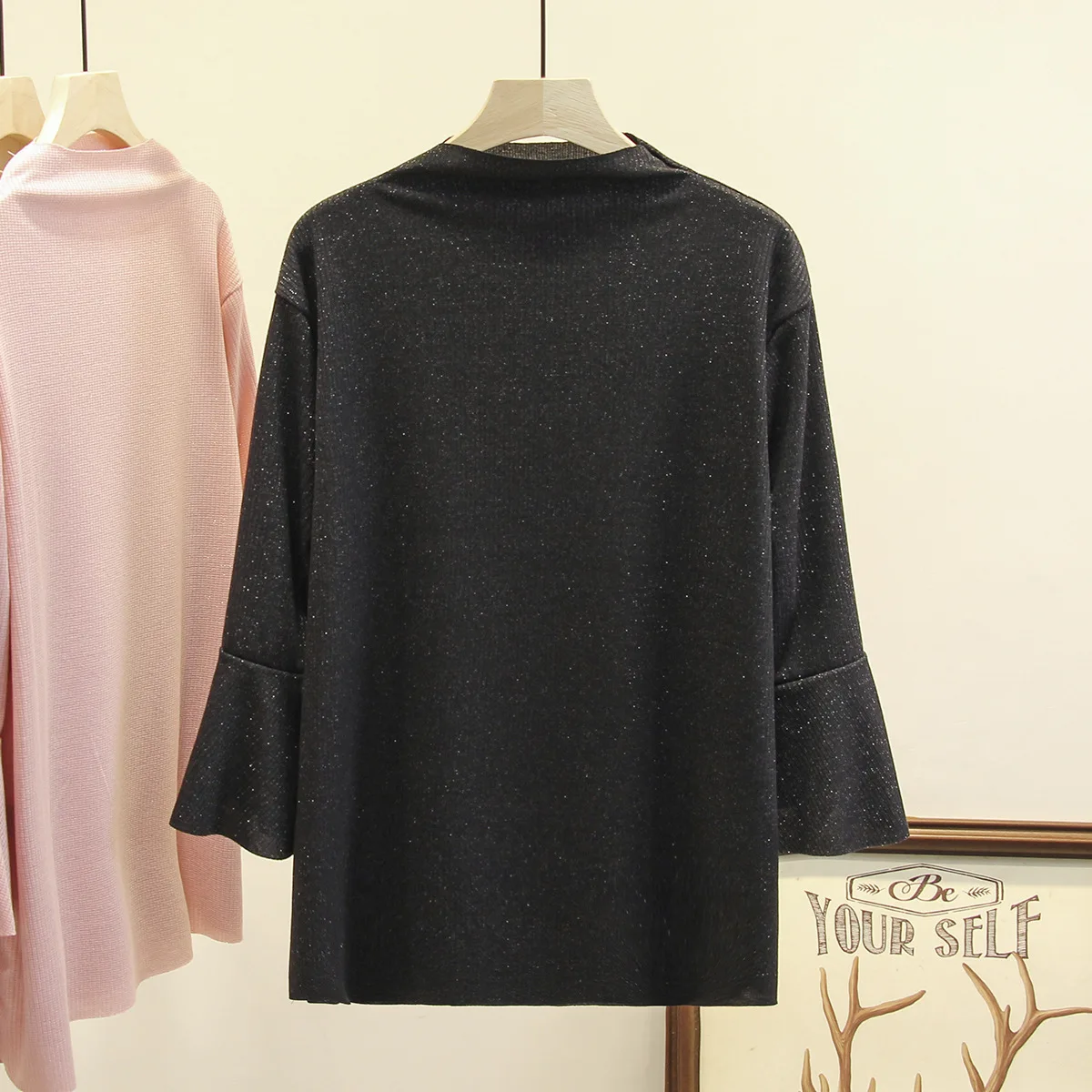 Женская футболка с расклешенными рукавами весна 2020 высоким воротником тонкие