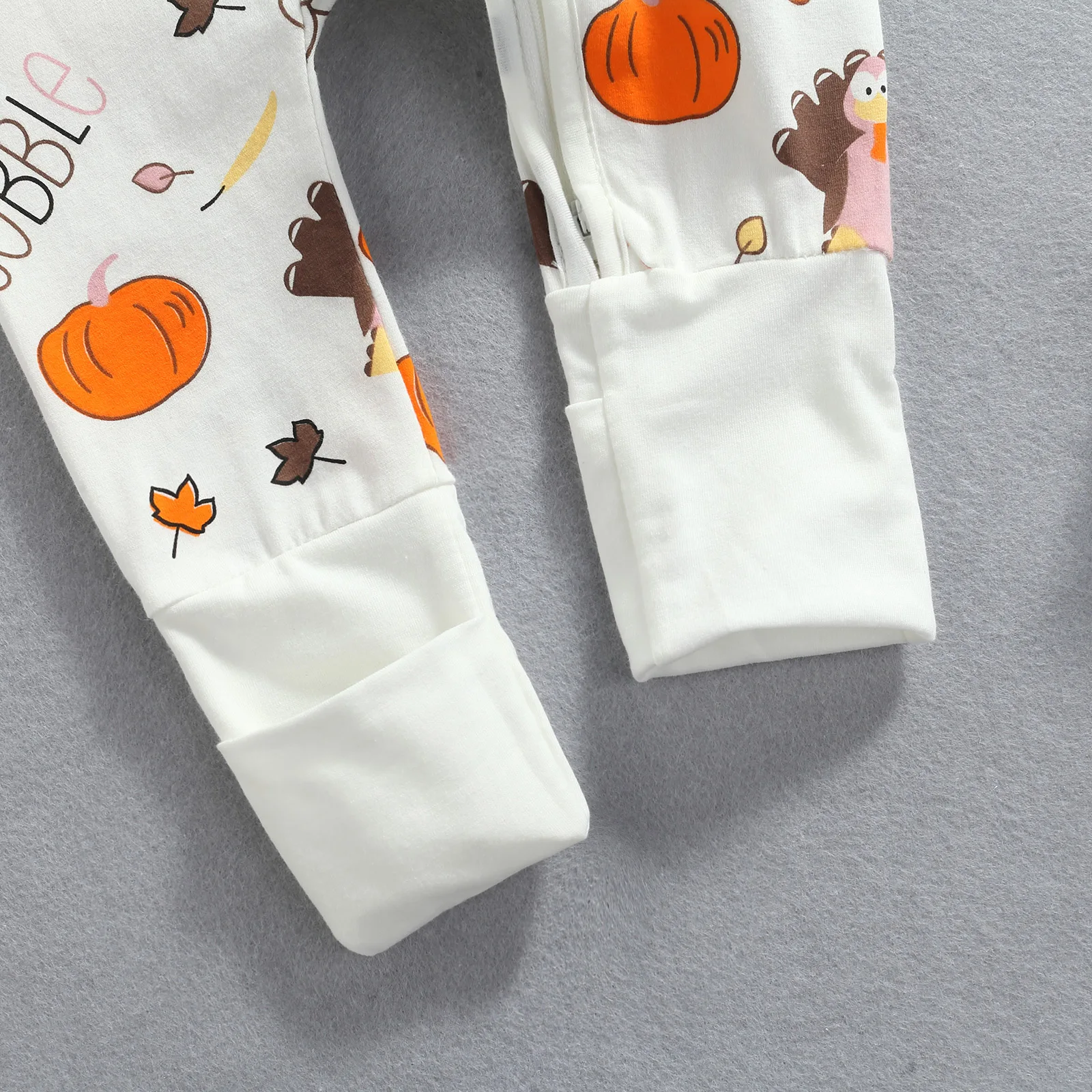 Комбинезон с длинным рукавом и круглым вырезом на молнии |