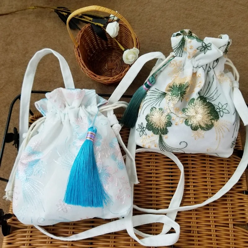 

Lotus bag small ancient wind Han cloth bag Chinese wind fairy embroidered stiletto bag one shoulder bag with antique cloth bag