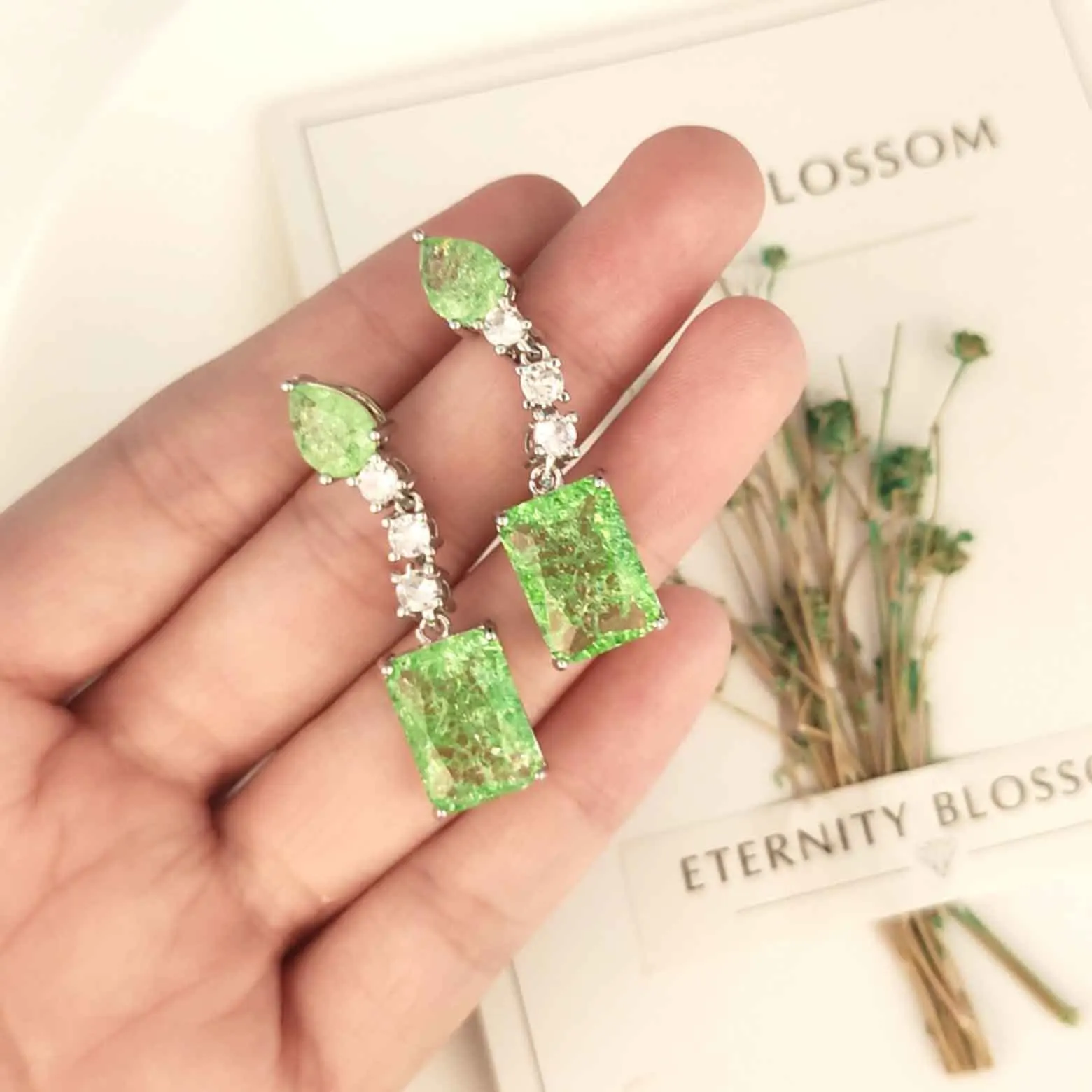 

BLACK ANGEL 2021 Summer Fresh Green Water Drop Earrings Female Cracked Crystal Zircon Geometric Square Earrings Party Jewelry