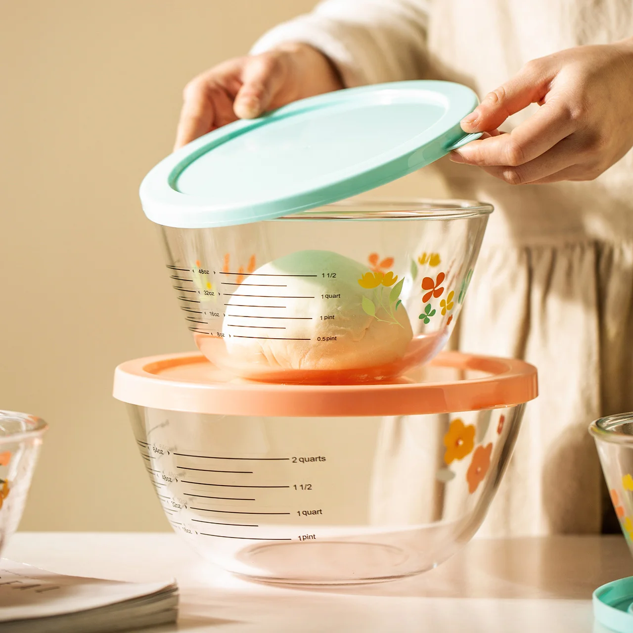 

1L 1.5L 2.5L Tempered glass bowl with lid scale for making dough Kitchen fruit salad bowl baking mixing bowl