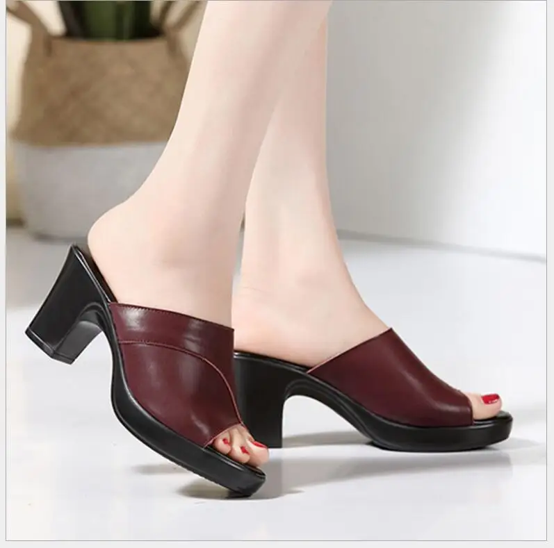 

Classic Women Summer Wear Women's banquet Sandals New Fashion Wild Red with Non-slip Thick Heel Women Sandals and Slippers