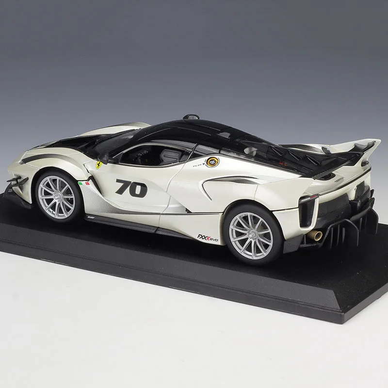 Bburago литая под давлением модель спортивного автомобиля FXX K EVO 1:18 из металлического сплава Высокая симуляция автомобилей с базой Игрушки для мальчиков подарки для мальчиков