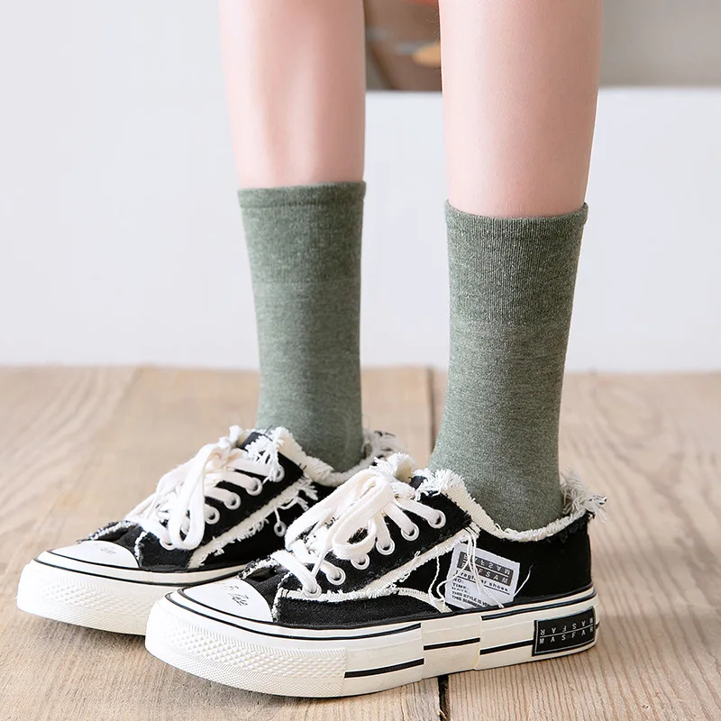 Новые цветные женские хлопковые свободные носки Harajuku в стиле ретро однотонные