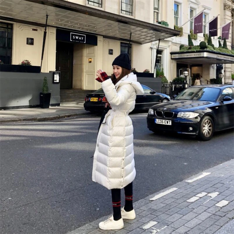 Брендовый длинный пуховик Женский облегающий пальто для женщин с перьями зимняя
