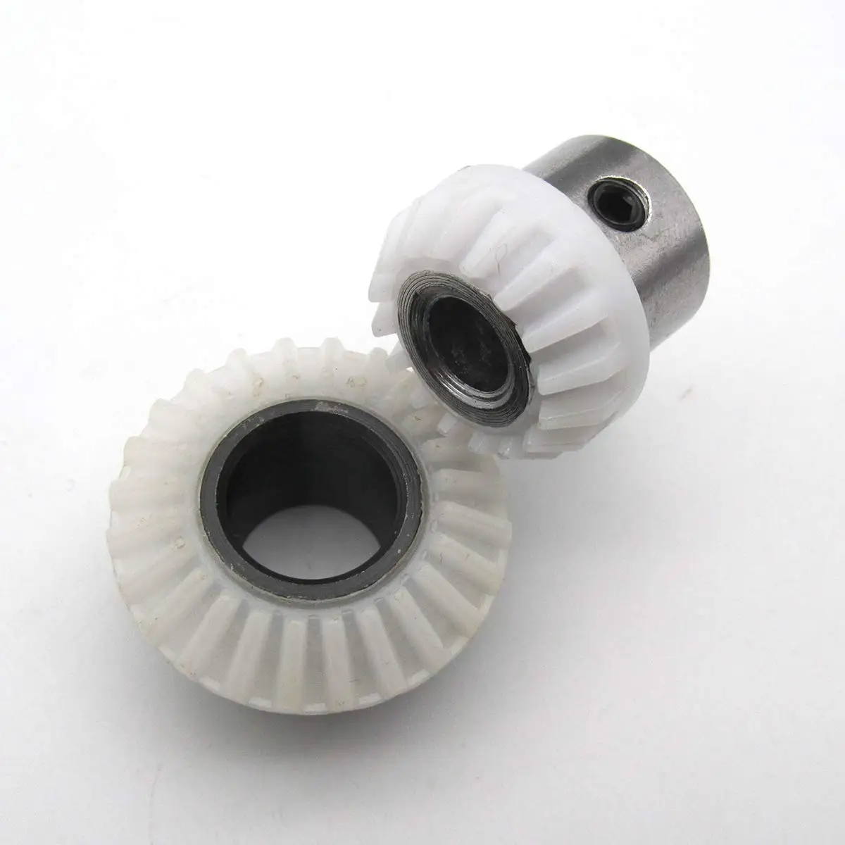 

BELT SHAFT+ARM SHAFT BEVEL GEAR FIT FOR SINGER 252,257,258,259,263,267,288,3102, 3103, 964,966,968,972,974 #446021+319695 1 set