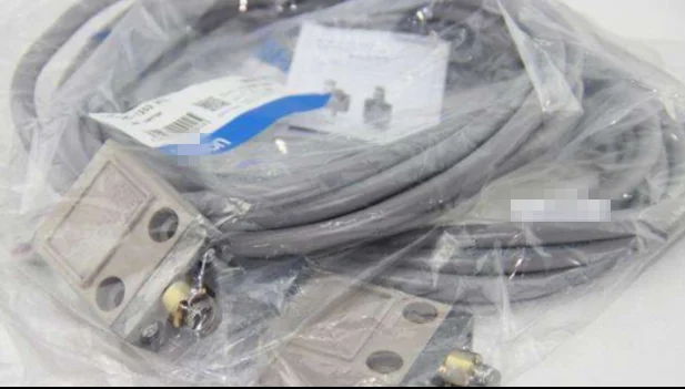 

Omron D4C-2301 D4C2301 Limit anahtarı yeni-1 adet