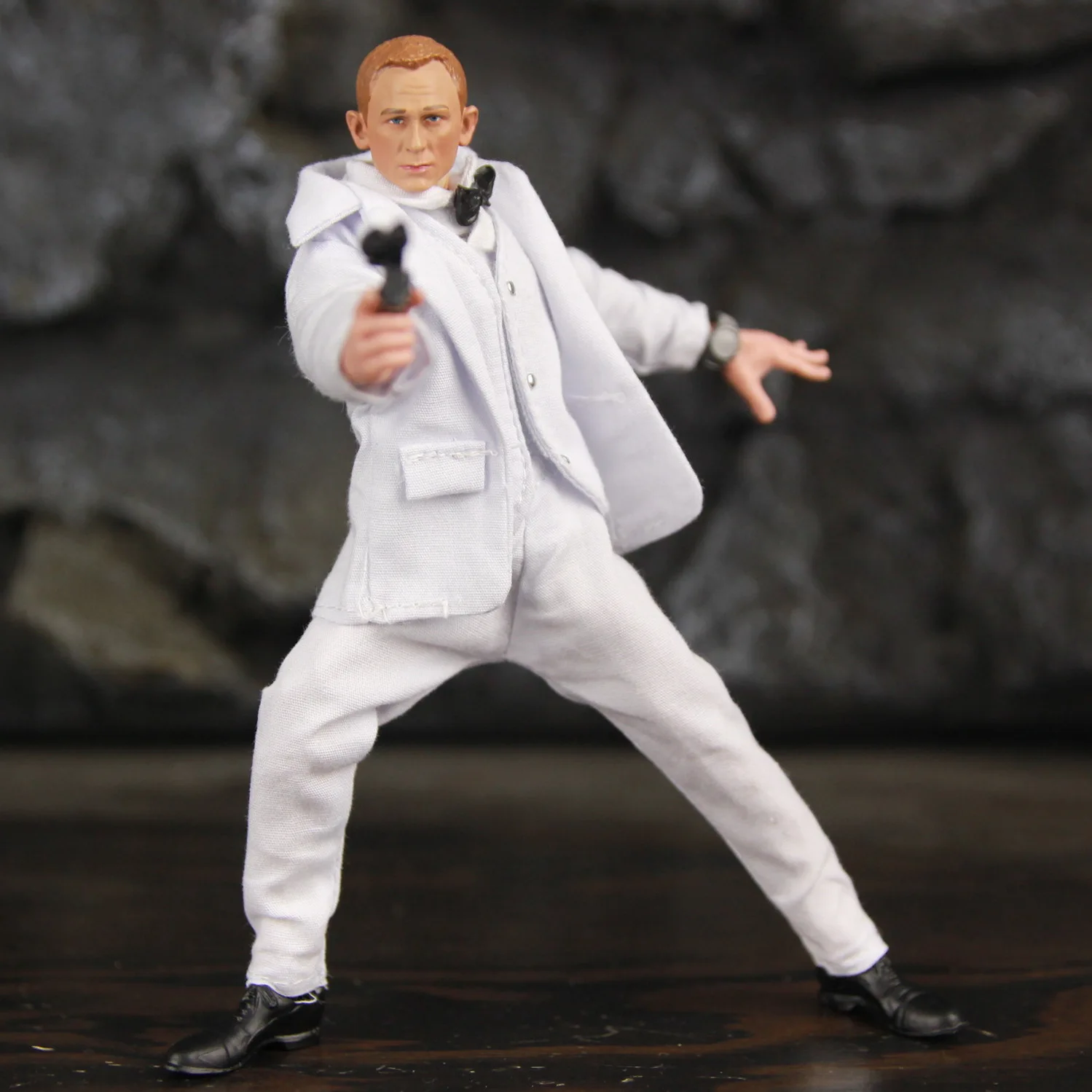 Экшн-фигурка Джеймс Бонд 007 6 дюймов белый костюм Скай осень Квантовый призрак