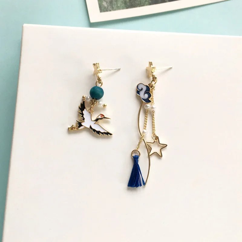 

S925 Silver Needle Lady Cartoon Cute Crane Asymmetrical Cloud Dangle Earrings Creative No Pierced Earrings for Women 2021