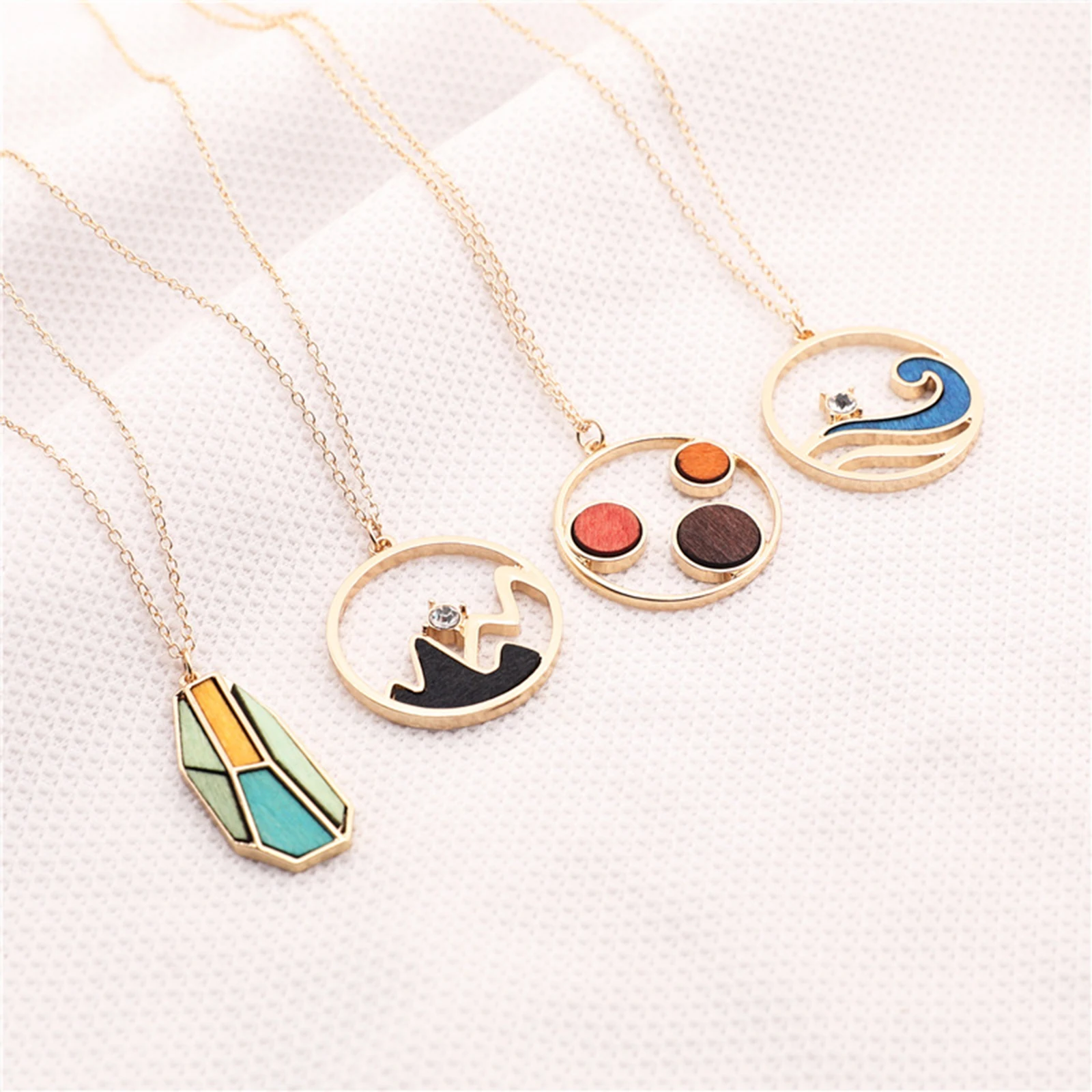 

New Fashion Wooden Pendant Necklace Gold-plated Chain Circle&Waves&Mountain&Geometric Pendant Alloy Necklace Special Gift-1pc