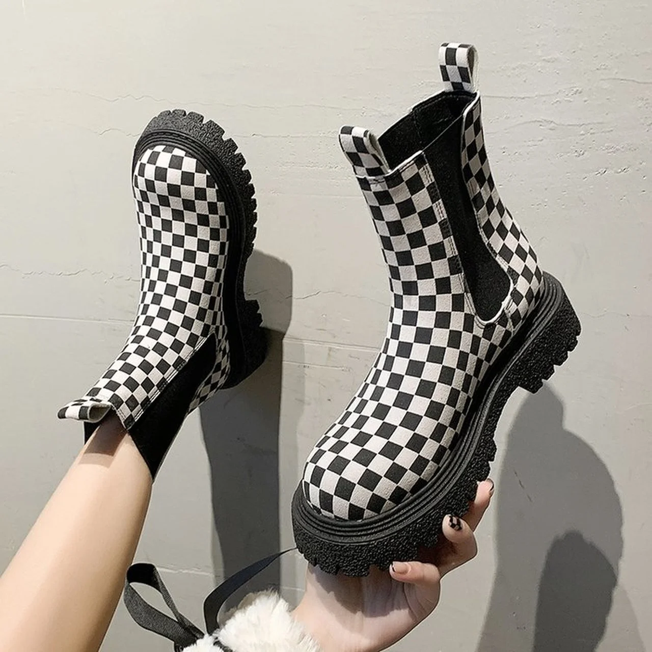 

Женские короткие ботинки, на высоком каблуке, повседневные на толстом каблуке, классические черные и белые женские нескользящие ботинки-ма...