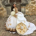 Новинка платья Charro Quinceanera с запахом вышитое милое мексиканское Бальное Платье милое 16 Vestidos 15 лет со съемным шлейфом