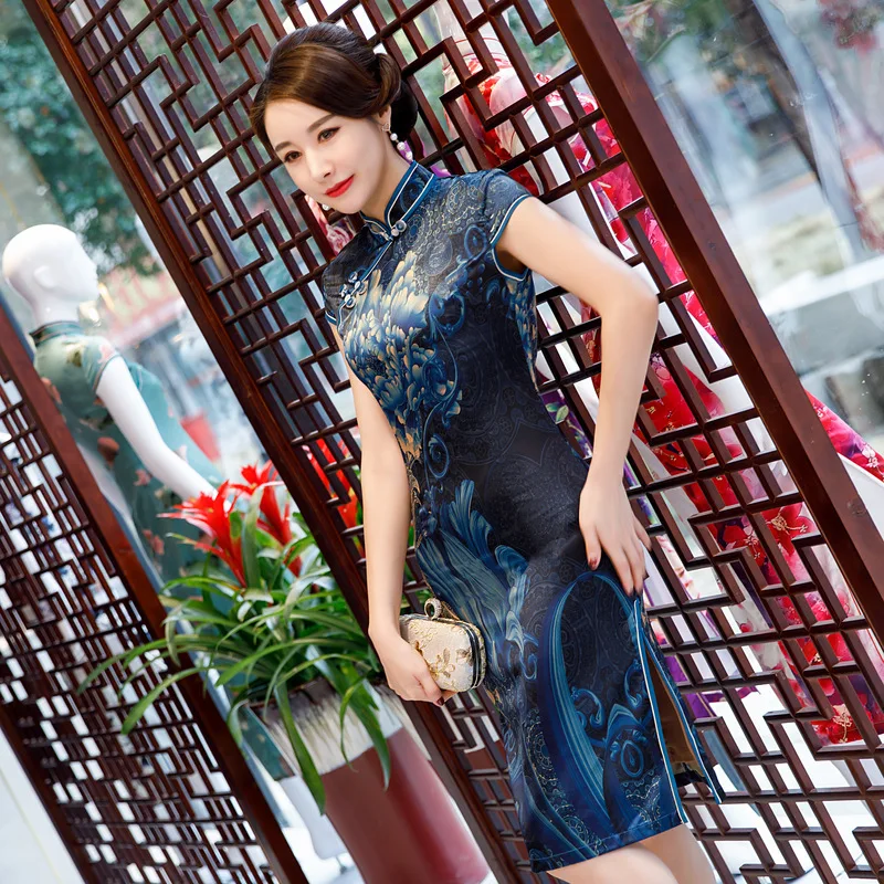 

Женское атласное платье-Ципао на пуговицах, Вечернее приталенное платье с цветочным принтом, в китайском стиле, с воротником-стойкой, в винт...