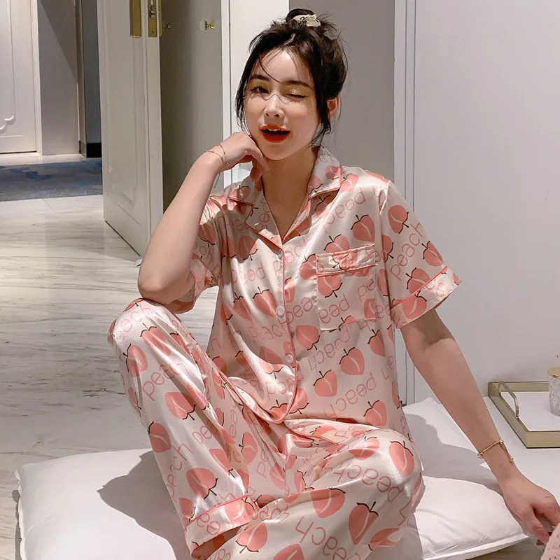 

Пижама женская из искусственного шелка, кардиган с отложным воротником, свободный тонкий стиль, брюки с коротким рукавом для девушек, костю...