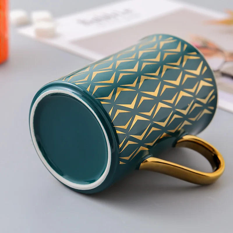 Креативная кружка с крышкой и ложкой специальная прорезями керамическая подарок