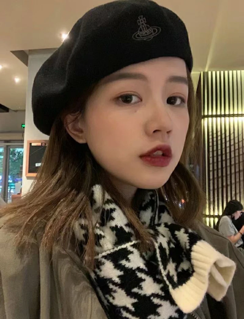 

Hyuna The same new wool embroidery beret painter fisherman hat British wool leisure French style