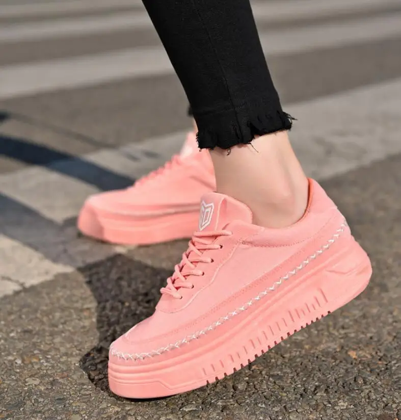 Женские кроссовки на платформе qwedb розовые вулканизированной подошве