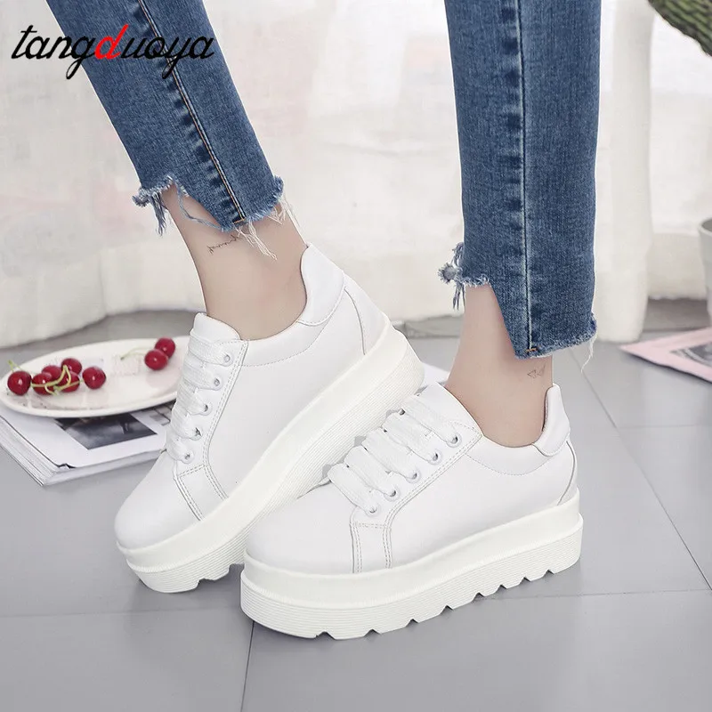 Кроссовки женские на шнуровке повседневная массивная нескользящая обувь из