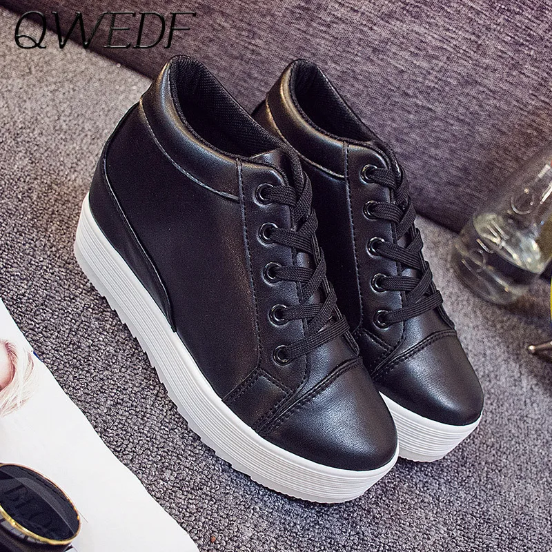 Кроссовки женские на платформе и высоком каблуке кожаные белые модные теннисные