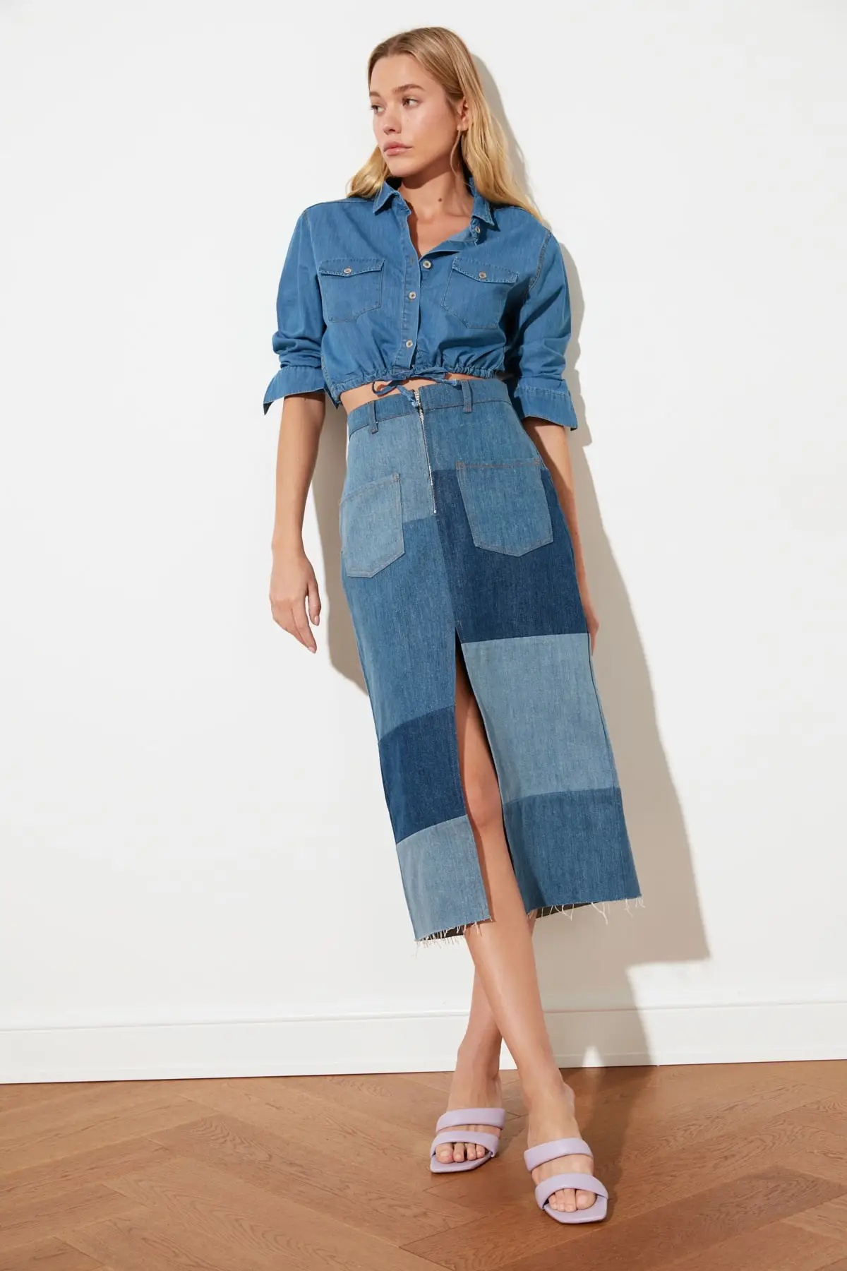

Trendyol With Color Block Slit Long Denim Skirt TWOSS21ET0274