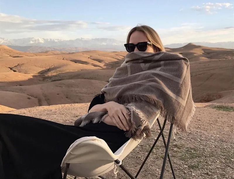 Женский жаккардовый квадратный шарф с геометрическими полосками новый