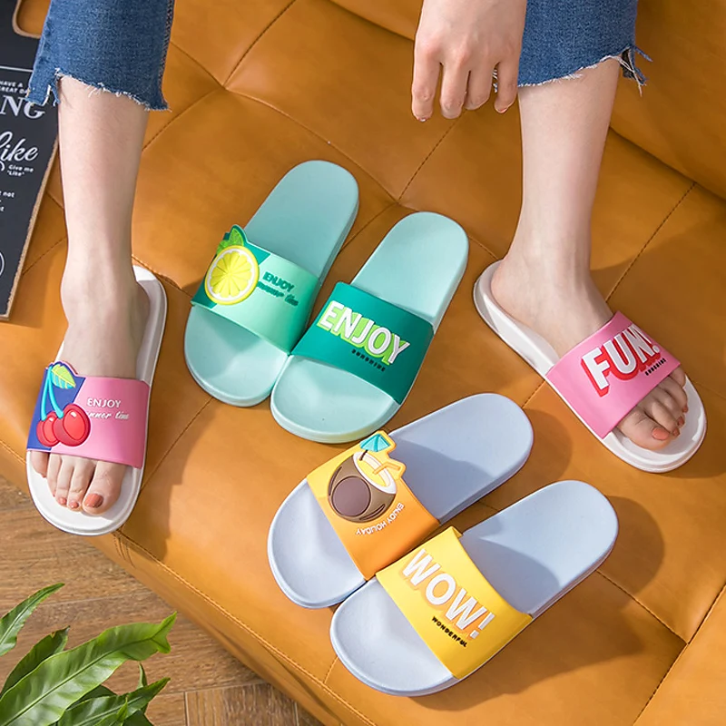 Женские сандалии на плоской подошве с открытым носком и радужным мультяшным