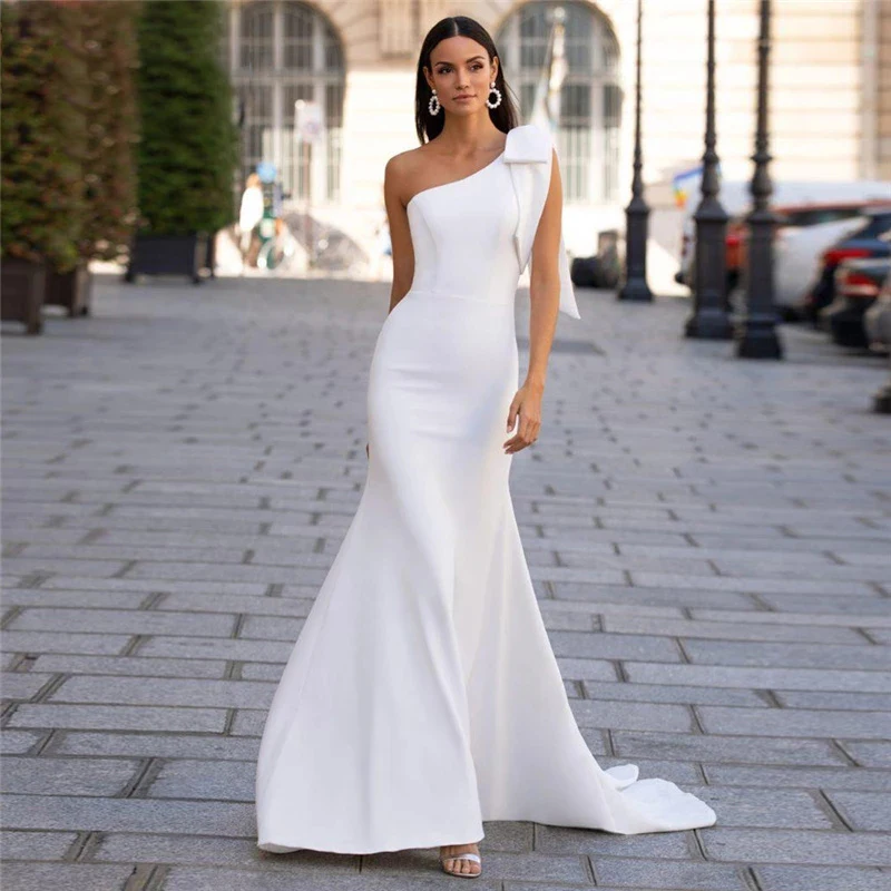

Simple Style One-Shoulder White Satin Wedding Dress Irregular Neckline Sleeveless Floor Length Big Bow Vestidos De Novia 2021