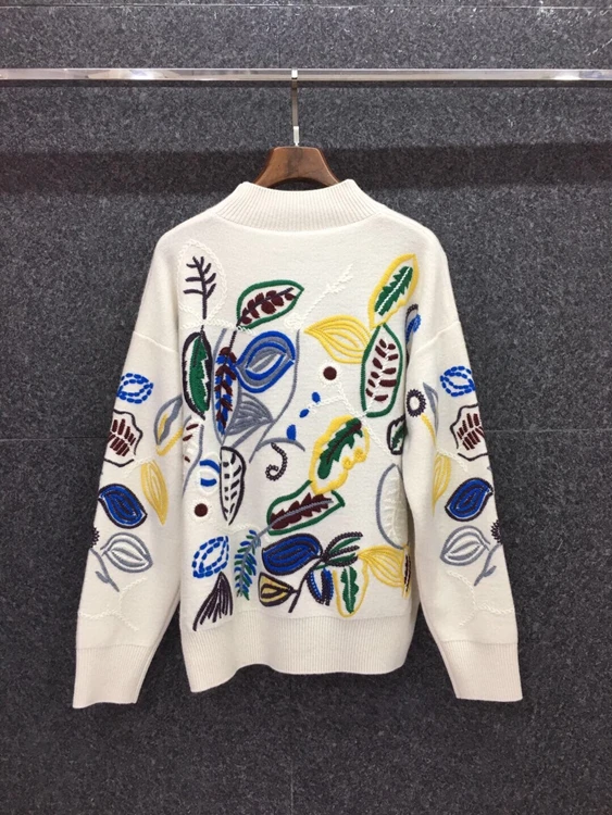 

2020 Autumn new women's round neck flower embroidery color matching decoration long sleeve all-match sweater 924