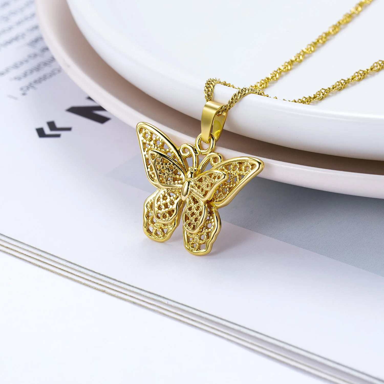 

New hollow butterfly necklace female Korean butterfly pendant simple female clavicle necklace wholesale