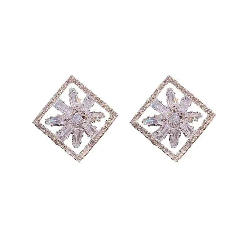 

New Luxury Fashion Round Dangle Drop Korean Earrings For Women Big Snowflakes shape Gold Earring for women 2021 Jewelry