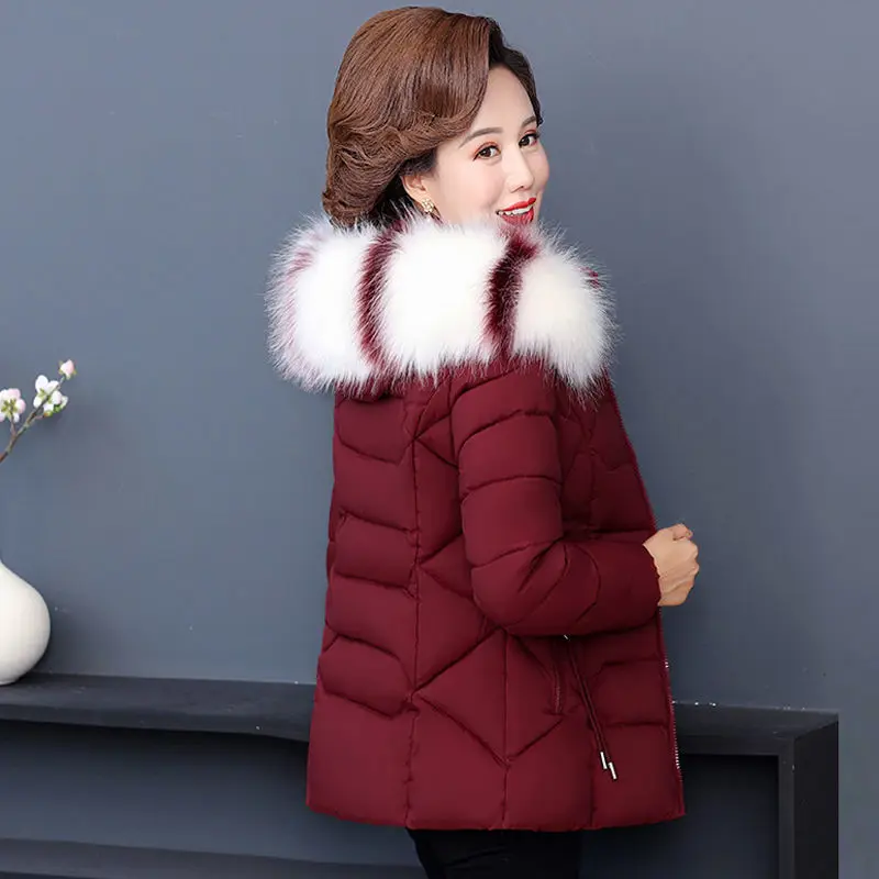 

Женская короткая зимняя куртка с капюшоном, утепленная хлопковая парка для людей среднего и пожилого возраста, 2021