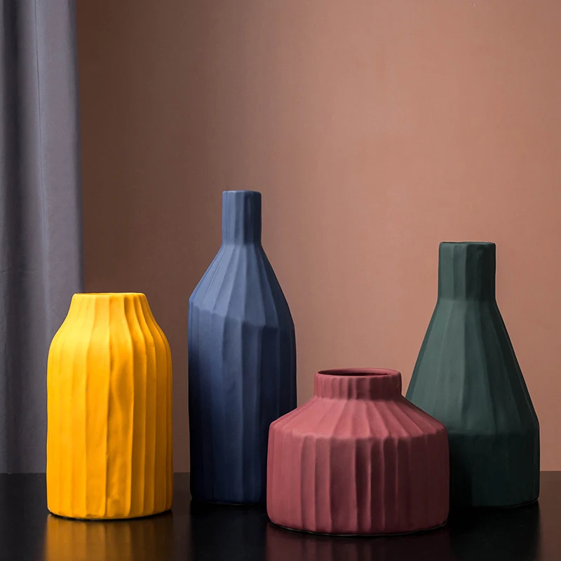 Классическая черная керамическая ваза в средиземноморском стиле современная