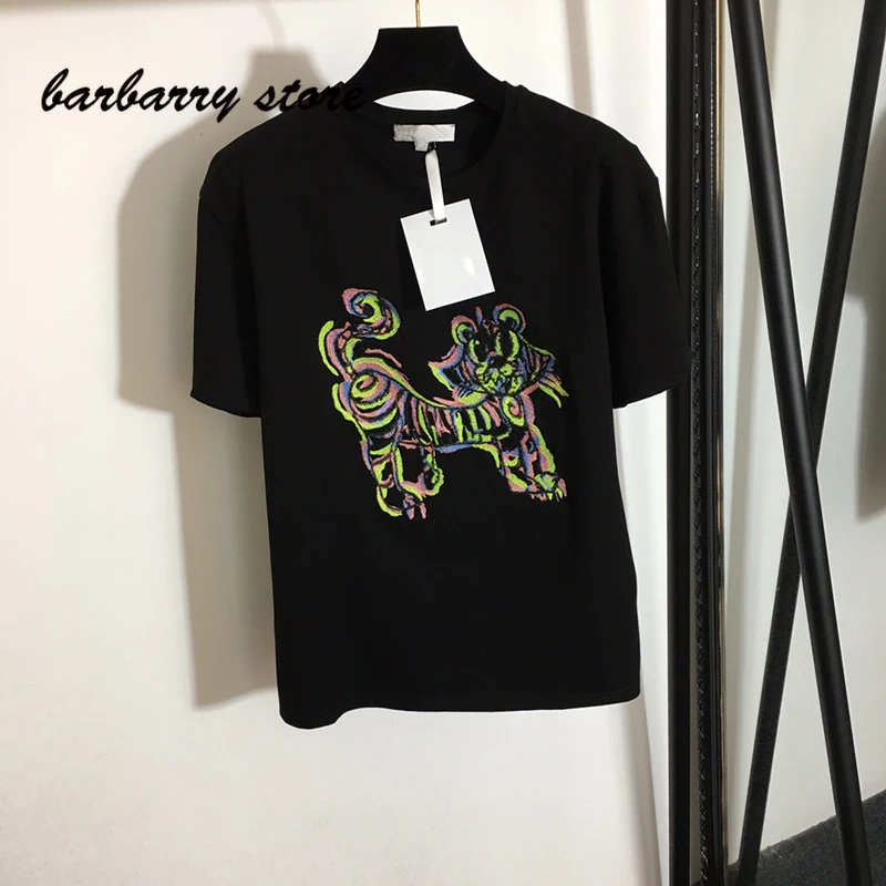 

Женская футболка с коротким рукавом, круглым вырезом и принтом тигра