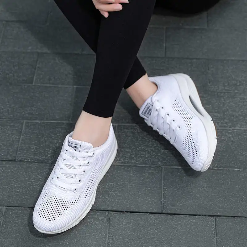 

Женские спортивные кроссовки с амортизацией, роскошные женские спортивные кроссовки на толстой подошве, сетчатые женские кроссовки для бе...